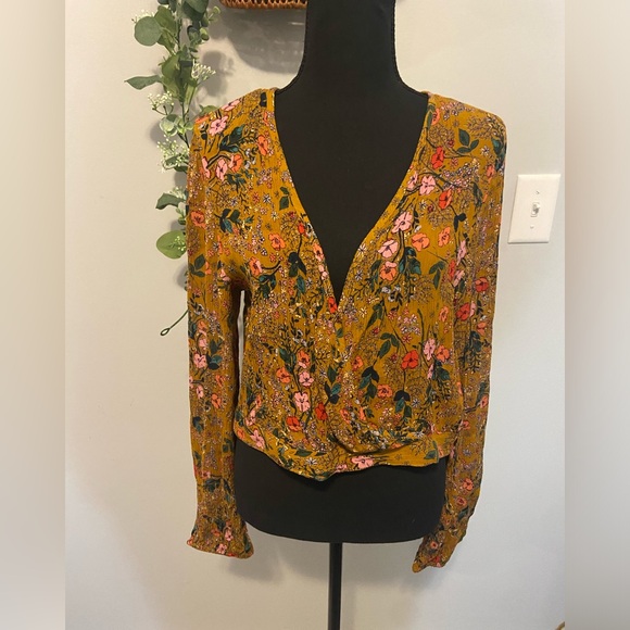 Adorable BoHo Blouse - Picture 1 of 5